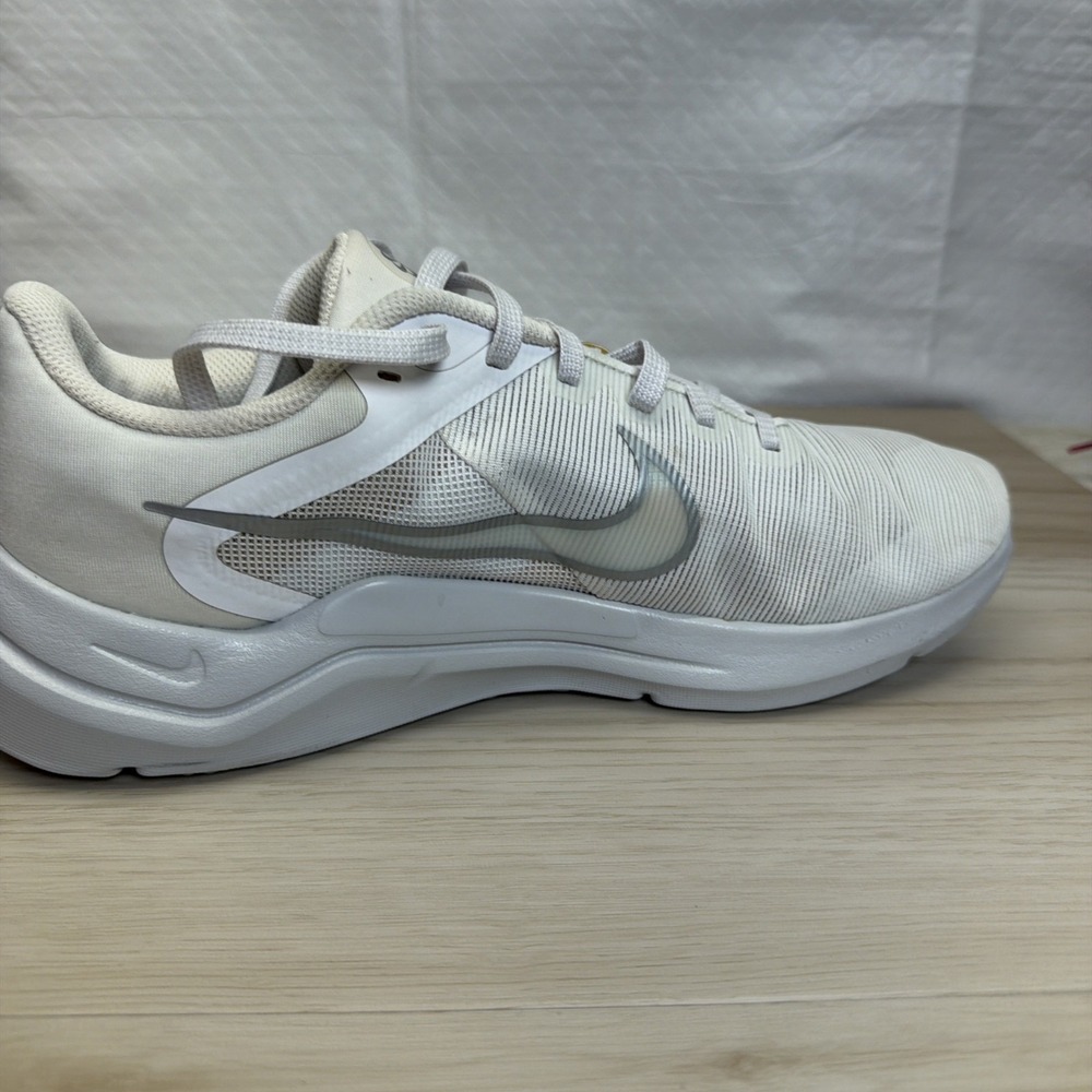 Nike Downshifter 12 White Low Top Lace Up Women's Athletic Sneaker New Size 11 - Picture 6 of 15